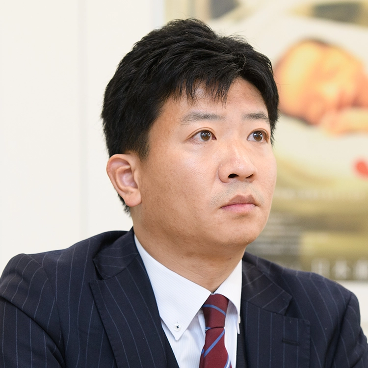 平山 恒信 氏